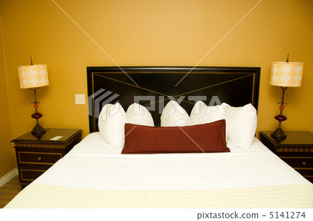 Double bed in the hotel room Double bed in the hotel room 5141274