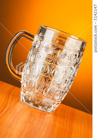 Beer glass against gradient background Beer glass against gradient background 5142147