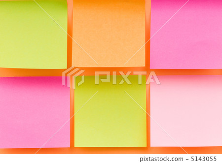 Reminder notes on the bright colorful paper Reminder notes on the bright colorful paper 5143055
