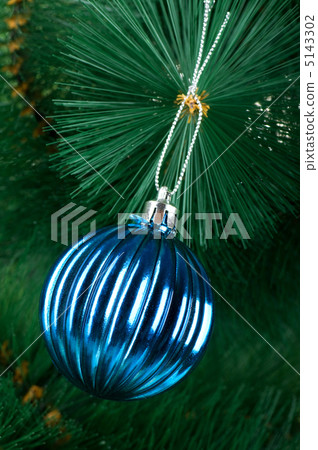 Christmas decoration on the tree - holiday concept 5143302