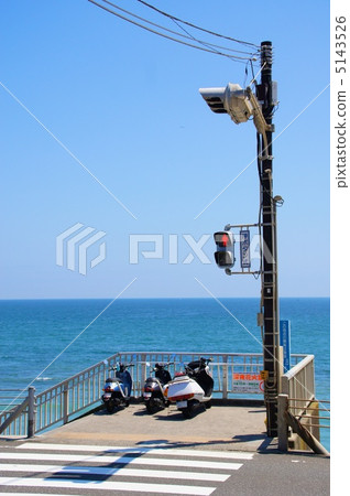 沿著海岸騎自行車 5143526