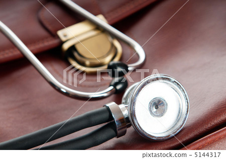 Doctor's brown leather case with the stethoscope Doctor's brown leather case with the stethoscope 5144317