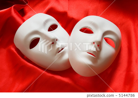 Theatre concept with the white plastic masks Theatre concept with the white plastic masks 5144786