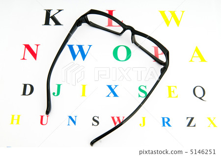 Optical reading glasses on the eyesight table 5146251