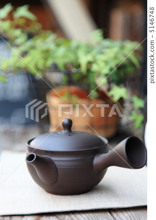 Tokoname's teapot 5146748