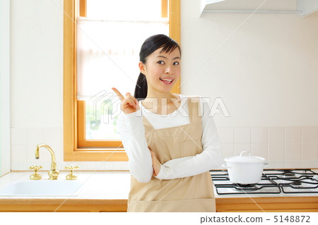Girls standing in the kitchen Girls standing in the kitchen 5148872