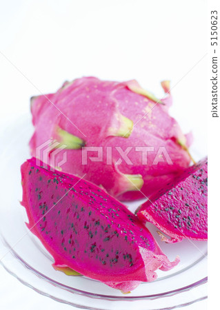 Ripe dragon fruit 5150623