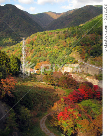 滋賀縣秋天的Eikyoji寺 5152108