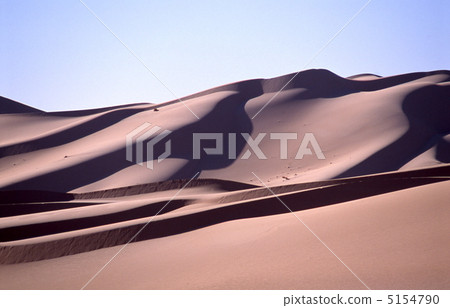 Dunes of the Sahara Desert 5154790