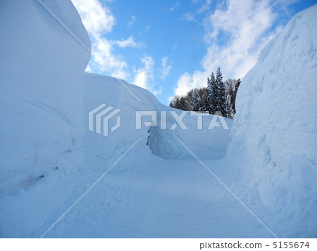 Snow tunnel Snow tunnel 5155674