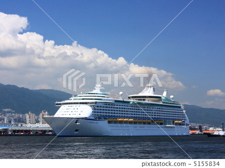 luxury liner  5155834