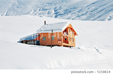 House on the winter day 5158614