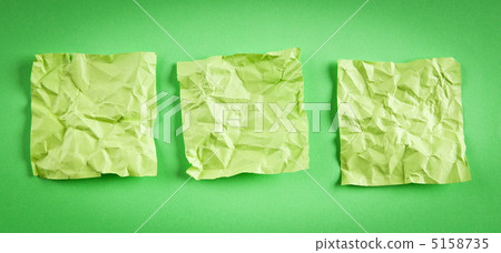 Paper reminders on the background 5158735