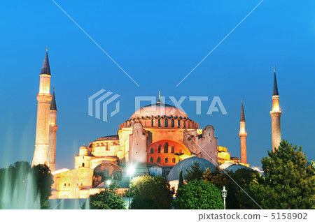 Famous Blue Mosque in Istanbul Famous Blue Mosque in Istanbul 5158902