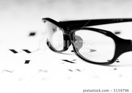 Optical reading glasses on the eyesight table Optical reading glasses on the eyesight table 5159796