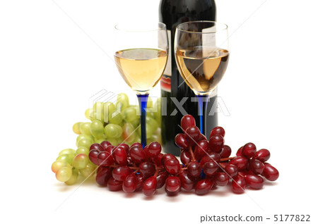 Grapes and wineglasses isolated on the white 5177822