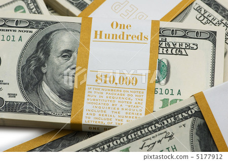 Close up of ten thousand dollar pack Close up of ten thousand dollar pack 5177912