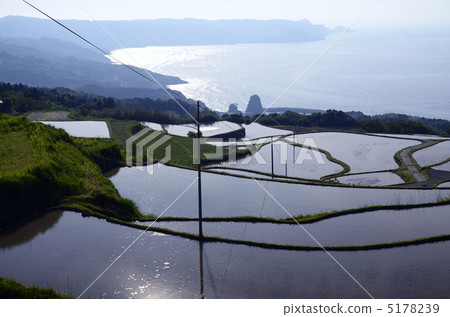 Nostalgic Japanese landscape (Toho Hatan Tanada) Nostalgic Japanese landscape (Toho Hatan Tanada) 5178239