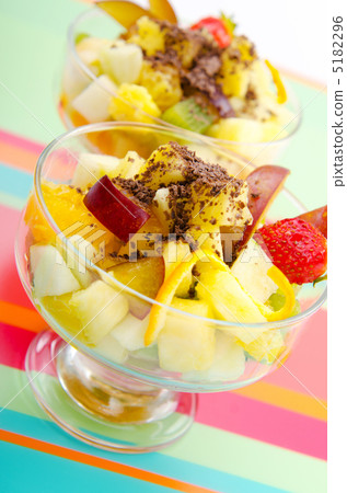 Fruit dessert in the plate Fruit dessert in the plate 5182296