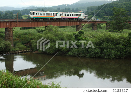 Flower Nagai Line crossing the iron bridge Flower Nagai Line crossing the iron bridge 5183817