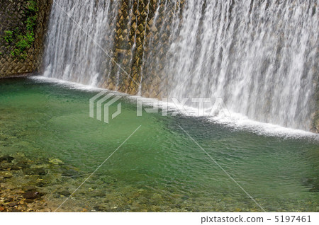 山谷的薩博大壩 5197461