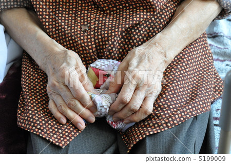 Hand of an old man holding a bowl 5199009