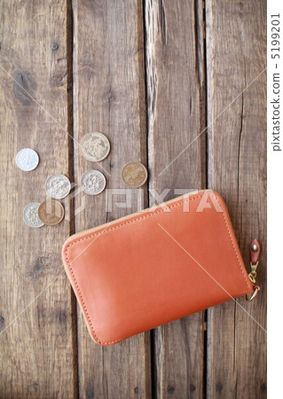 Bi-fold round zipper wallet and coins 5199201