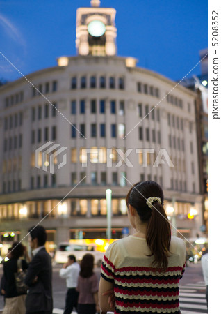 城市景觀婦女在銀座見面 5208352