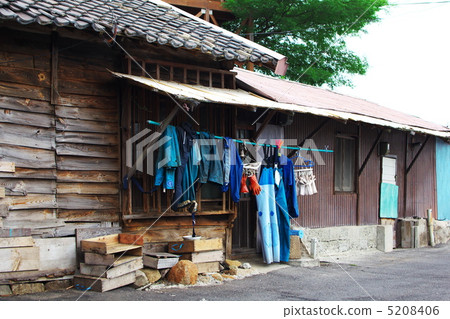 Fisherman's shack 5208406