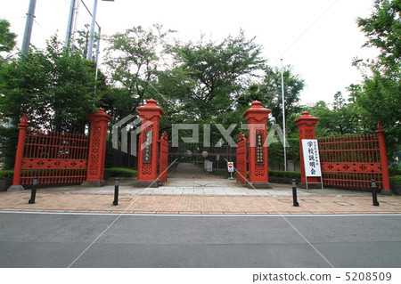 Gakushuin University former main gate 5208509