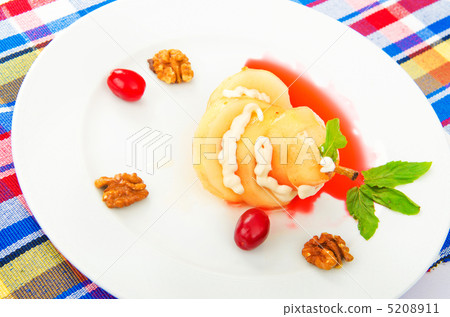 Pear served in the plate Pear served in the plate 5208911