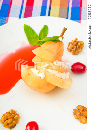 Pear served in the plate Pear served in the plate 5208912