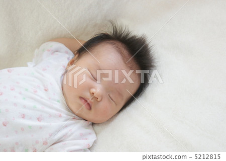 2 months old baby 5212815