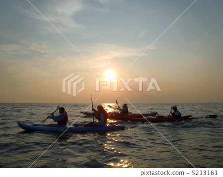 Sea kayaking 1 5213161