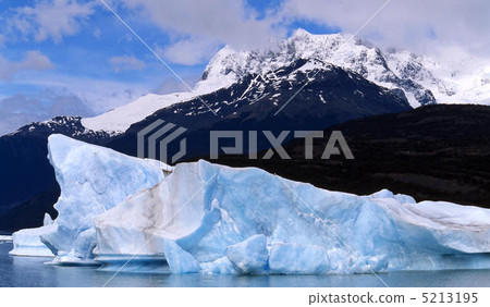 Pelito Moreno Glacier 5213195