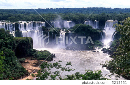 Iguazu Falls 5213331