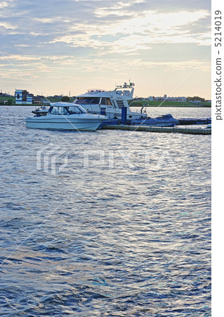 Sunset in the Edogawa River, pleasure boat 5214019
