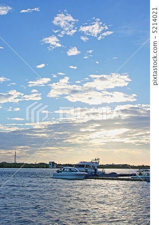 Sunset in Edogawa, pleasure boat and Tokyo sky tree 5214021