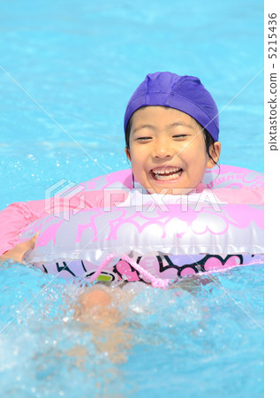 A girl who swims sweetly at the pool 5215436