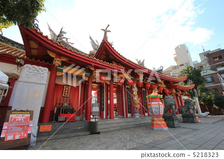 The gates of the Nagasaki Confucius Temple 5218323