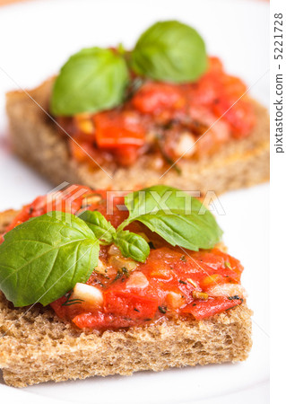 Crostini with tomato 5221728