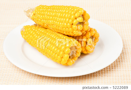 Boiled corn cob Boiled corn cob 5222089