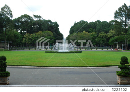 Réduán street seen from Vietnam Reunification Palace 5223502