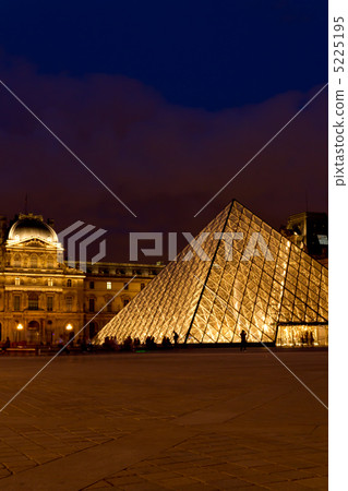 Louvre Museum (France - Paris) 5225195
