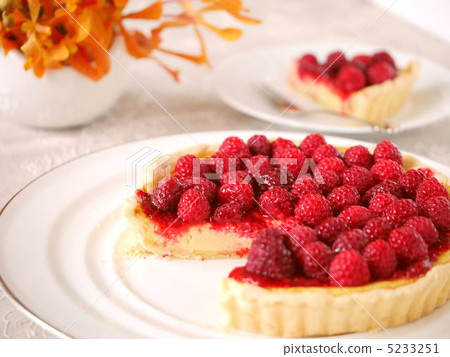 Tea time with berry tart Tea time with berry tart 5233251