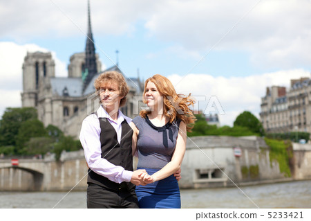 Young beautiful couple in Paris, enjoying their walk 5233421