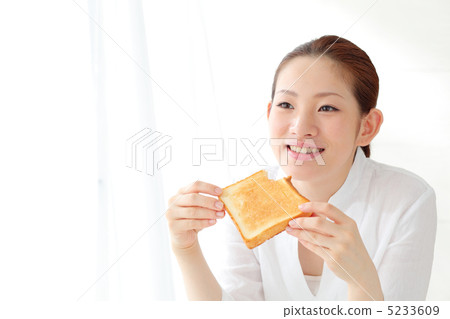 女孩吃吐司 女孩吃吐司 5233609