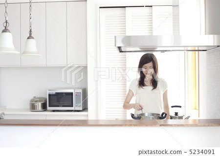 做家事的婦女 做家事的婦女 5234091