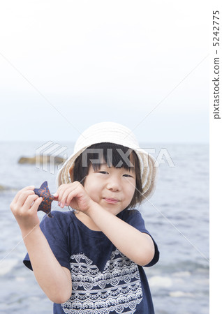 海水浴(海星和女孩) 海水浴(海星和女孩) 5242775