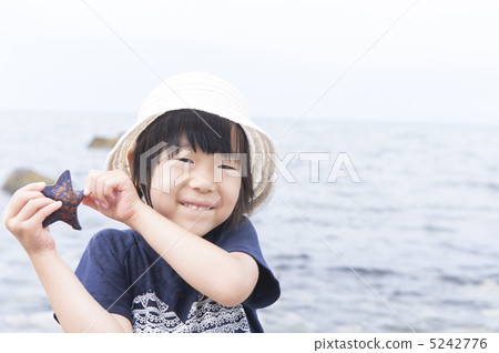 Sea bathing (starfish and girls) Sea bathing (starfish and girls) 5242776